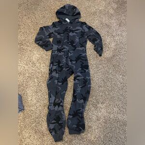 The Children's Place Black and Gray Camouflage Footie